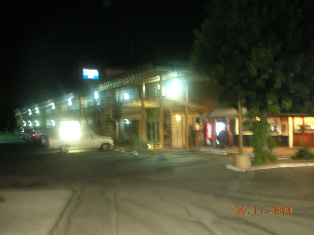 Parkside Inn フレズノ エクステリア 写真