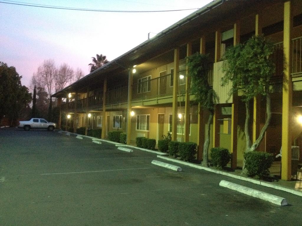 Parkside Inn フレズノ エクステリア 写真