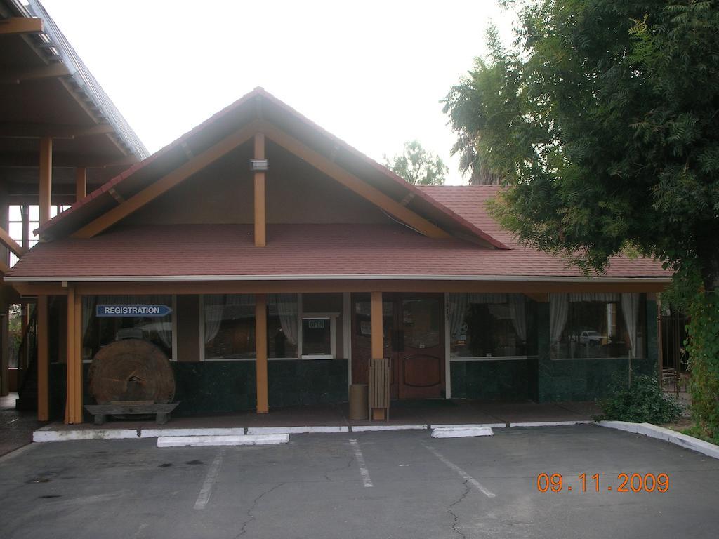 Parkside Inn フレズノ エクステリア 写真